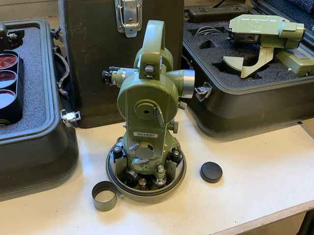 Wild heerbrugg t2 theodoliet landmeters uitrustings set - afbeelding 21 van  27