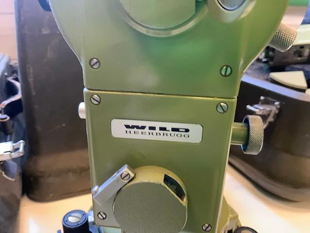 Wild heerbrugg t2 theodoliet landmeters uitrustings set - afbeelding 25 van  27