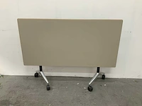 Wilkahn timetable opklapbaar en verrijdbaar bureau (149x75x74 cm) - afbeelding 2 van  5
