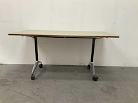 Wilkahn timetable opklapbaar en verrijdbaar bureau (149x75x74 cm) - afbeelding 3 van  5