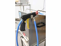 Willemse & van engelen table top geleispuitmachine - afbeelding 3 van  5