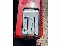 Wilms ks 1100 met opvangbak en elektrische starter - veeg/zuigmachine - afbeelding 2 van  13