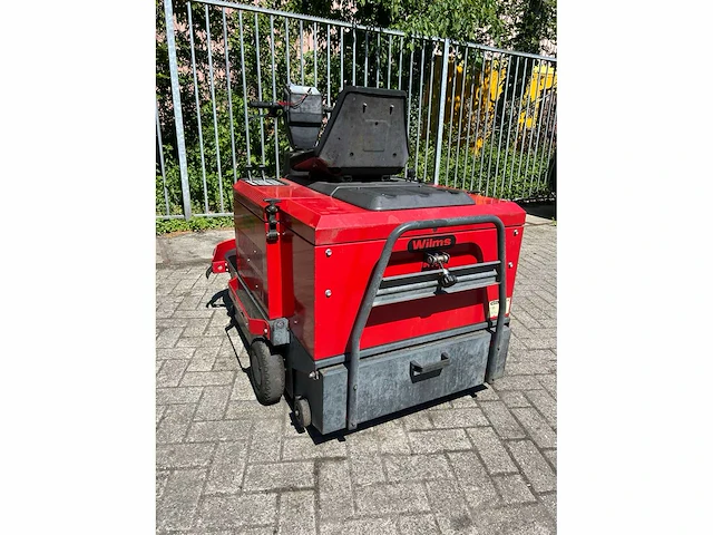 Wilms ks 1100 met opvangbak en elektrische starter - veeg/zuigmachine - afbeelding 8 van  13