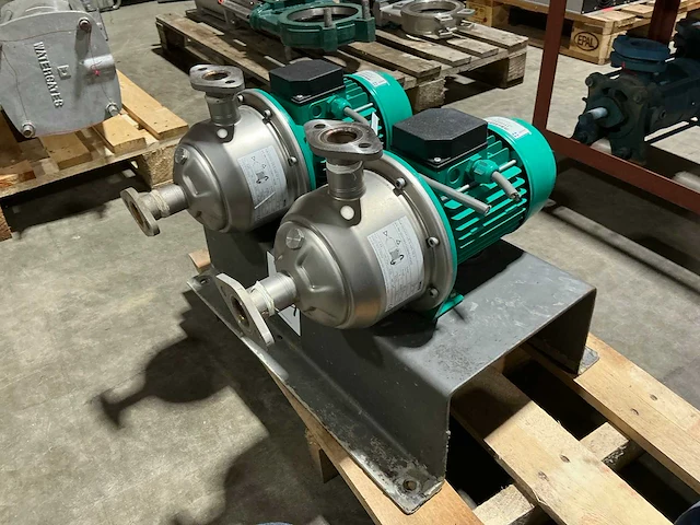 Wilo mhi202-1/e/3-400-50-2 hydrofoorpompunit - afbeelding 1 van  6