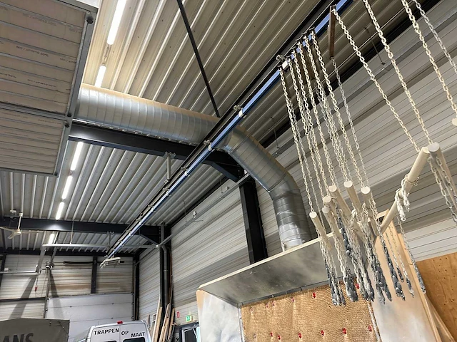 Wiltec - 2300*2900mm - spuitwand met railsysteem en pompen - afbeelding 7 van  15