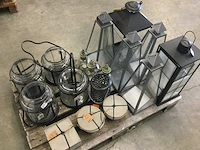 Windlichten en kaarsen op pallet - afbeelding 6 van  7