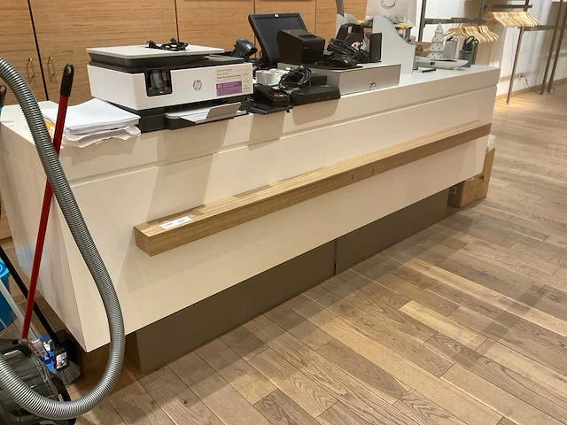 Winkel balie overige winkel inventaris - afbeelding 1 van  5