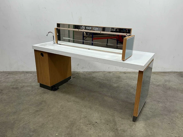 Winkel meubel met wasbak - afbeelding 1 van  7