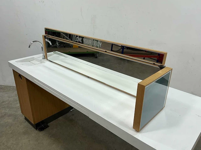 Winkel meubel met wasbak - afbeelding 3 van  7