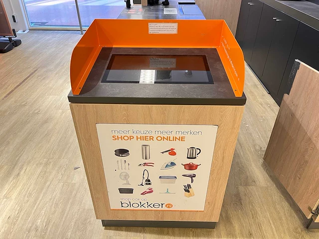 Winkel toonbank met achterwand en touchscreen - afbeelding 7 van  12