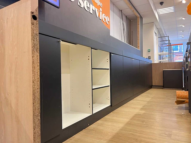 Winkel toonbank met achterwand - afbeelding 4 van  17
