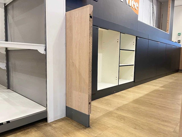 Winkel toonbank met achterwand - afbeelding 7 van  17