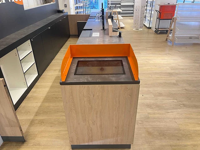 Winkel toonbank met achterwand - afbeelding 11 van  17