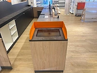 Winkel toonbank met achterwand - afbeelding 11 van  17