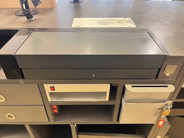 Winkel toonbank met achterwand - afbeelding 16 van  17