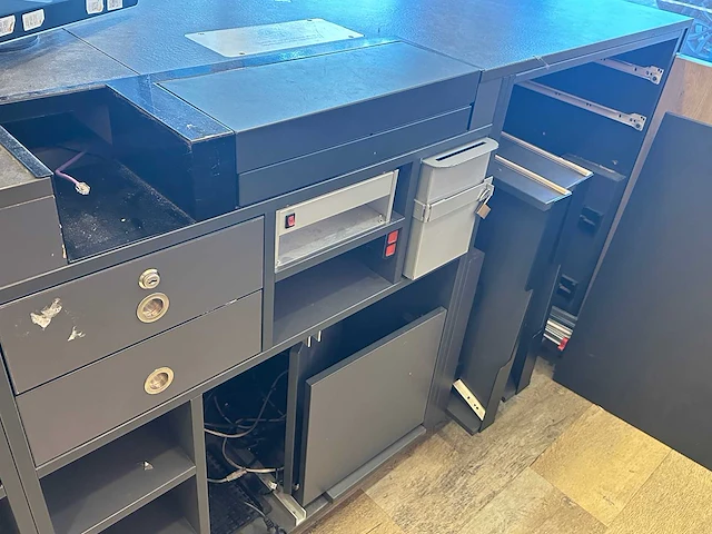 Winkel toonbank met achterwand - afbeelding 6 van  14