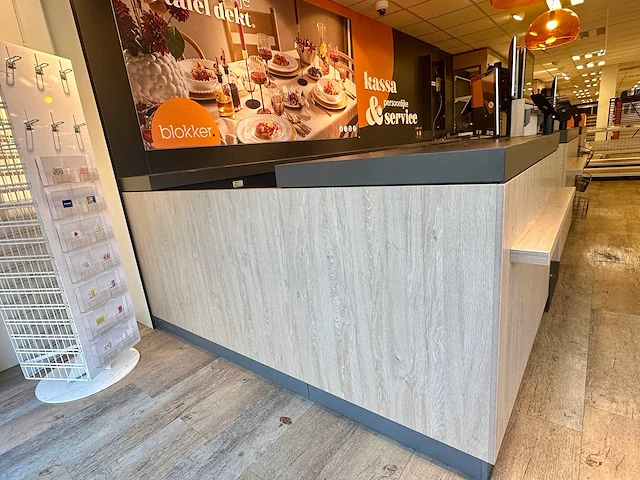 Winkel toonbank met achterwand - afbeelding 10 van  14