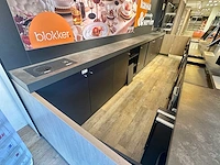 Winkel toonbank met achterwand - afbeelding 11 van  14