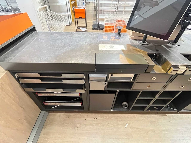 Winkel toonbank met achterwand - afbeelding 3 van  15
