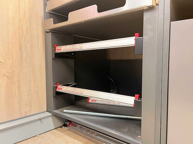 Winkel toonbank met achterwand - afbeelding 4 van  15