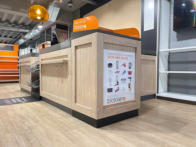 Winkel toonbank met achterwand - afbeelding 8 van  15
