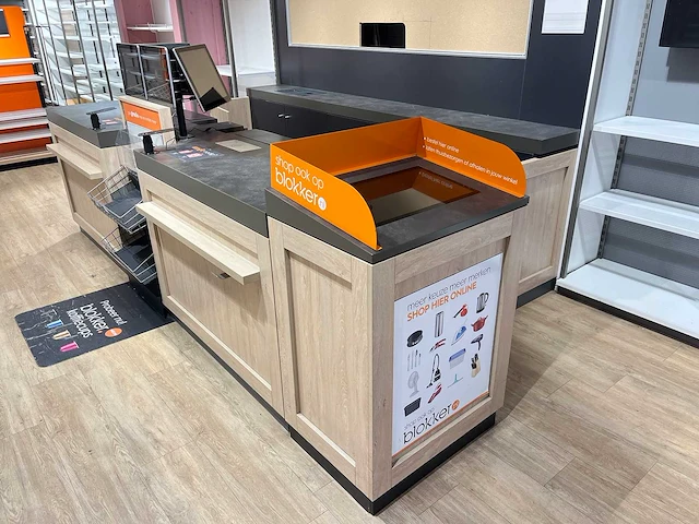 Winkel toonbank met achterwand - afbeelding 11 van  15