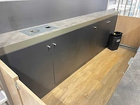 Winkel toonbank met achterwand - afbeelding 14 van  15