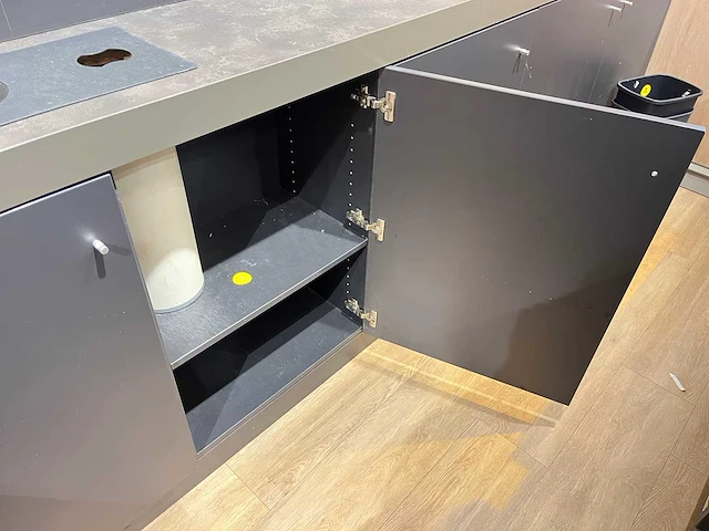 Winkel toonbank met achterwand - afbeelding 15 van  15