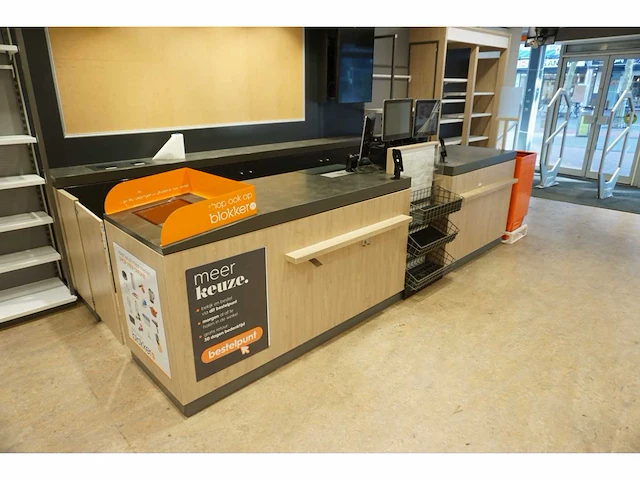 Winkel toonbank met achterwand - afbeelding 3 van  10