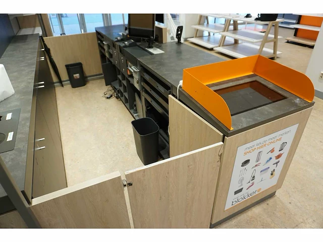 Winkel toonbank met achterwand - afbeelding 5 van  10