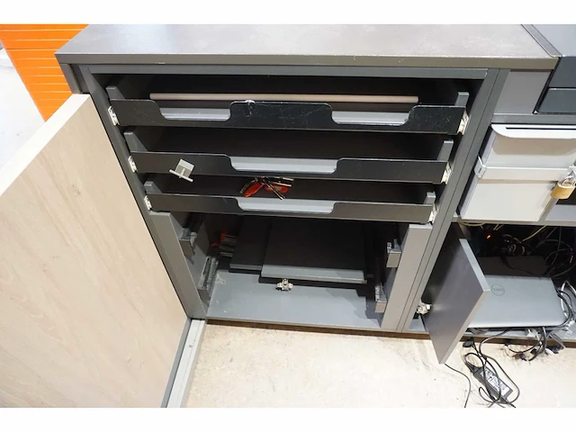 Winkel toonbank met achterwand - afbeelding 7 van  10