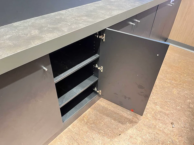 Winkel toonbank met achterwand - afbeelding 3 van  18