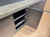 Winkel toonbank met achterwand - afbeelding 3 van  18