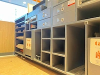 Winkel toonbank met achterwand - afbeelding 7 van  18