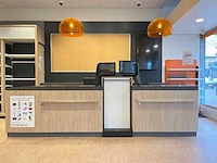 Winkel toonbank met achterwand