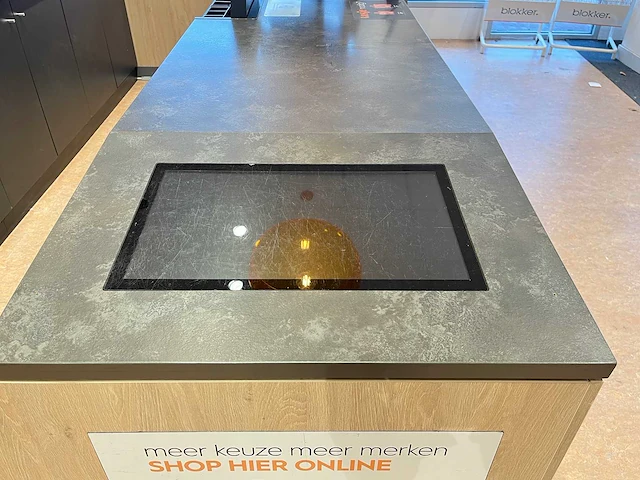 Winkel toonbank met achterwand - afbeelding 15 van  18
