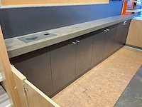 Winkel toonbank met achterwand - afbeelding 16 van  18