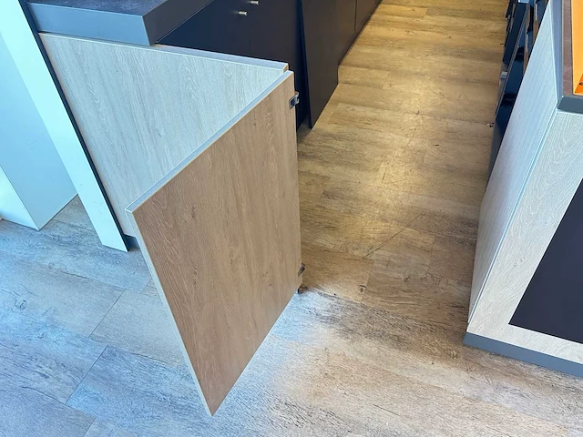 Winkel toonbank met achterwand - afbeelding 4 van  15