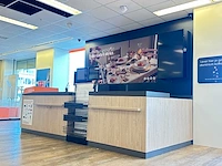 Winkel toonbank met achterwand