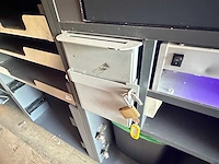 Winkel toonbank met achterwand - afbeelding 3 van  14