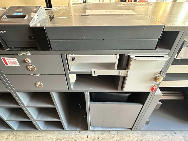 Winkel toonbank met achterwand - afbeelding 4 van  14