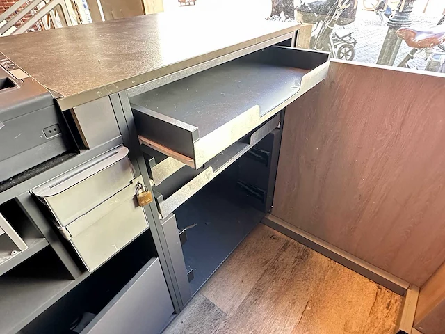 Winkel toonbank met achterwand - afbeelding 6 van  14