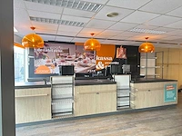Winkel toonbank met achterwand