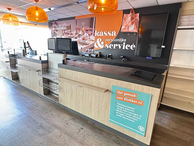 Winkel toonbank met achterwand - afbeelding 8 van  14
