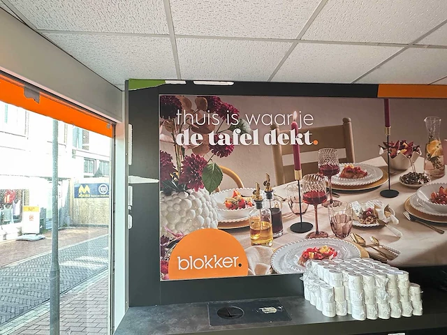 Winkel toonbank met achterwand - afbeelding 14 van  14