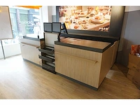 Winkel toonbank met achterwand
