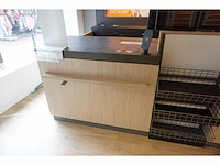 Winkel toonbank met achterwand - afbeelding 2 van  7