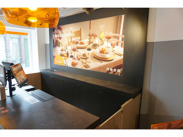 Winkel toonbank met achterwand - afbeelding 4 van  7