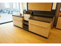 Winkel toonbank met achterwand