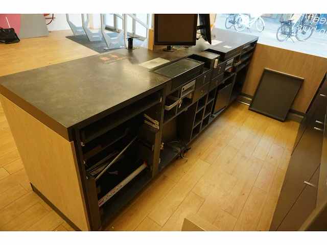 Winkel toonbank met achterwand - afbeelding 5 van  8